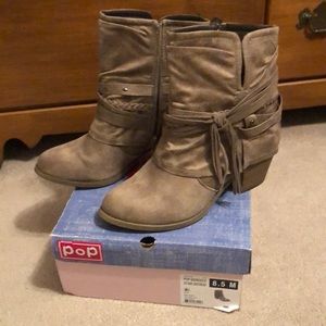 Pop Berenice Stone Distress women’s boots, size 8.5.